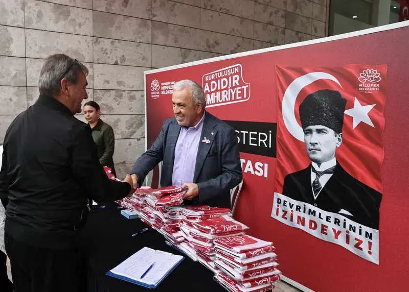 Nilüfer Belediyesi, 29 Ekim Cumhuriyet Bayramı dolayısıyla vatandaşlara ücretsiz Atatürk