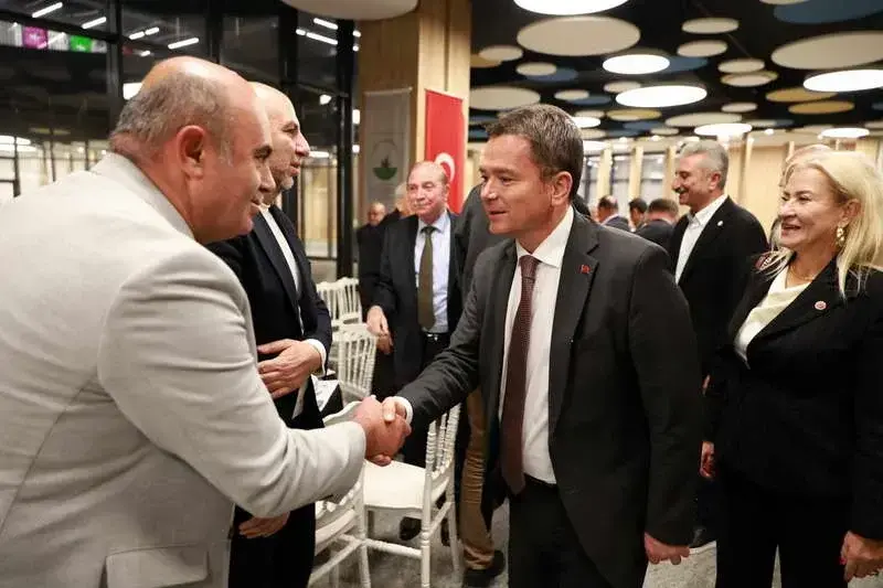 Osmangazi Belediye Başkanı Erkan Aydın, ilçede görev yapan muhtarlarla bir