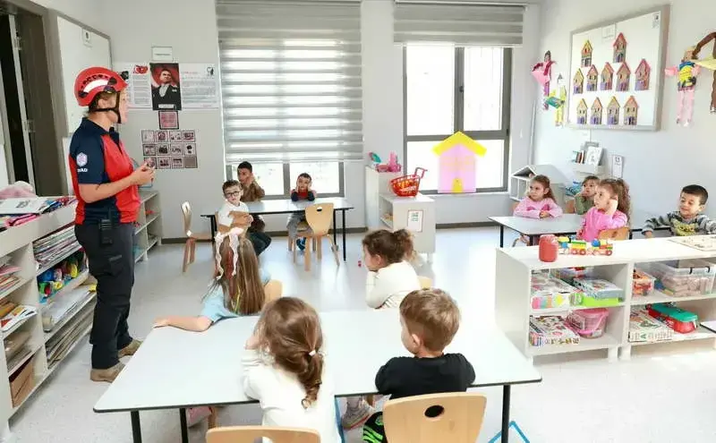 Afetlere karşı hazırlıklı bir toplumun temelinin bilinçli nesillerle atılacağı anlayışıyla